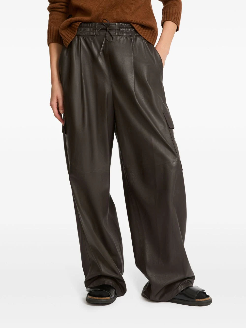 pantalones anchos de cuero 