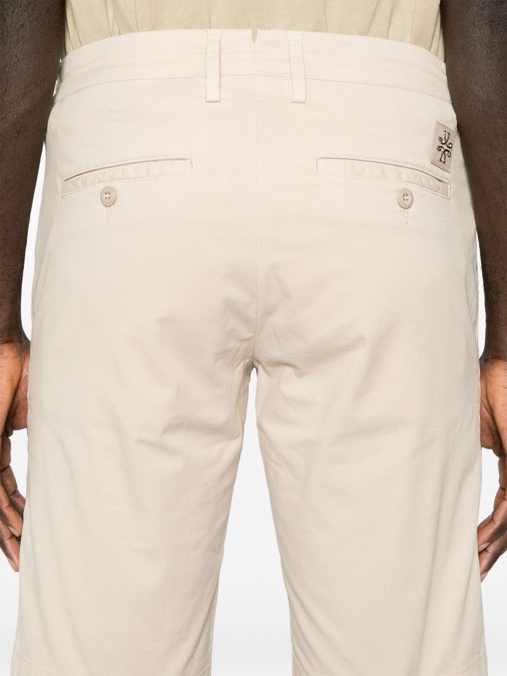 logo-plaque chino shorts
