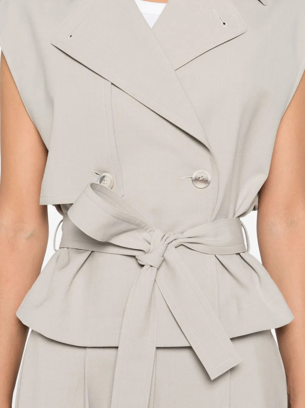sleeveless double-breasted jacket