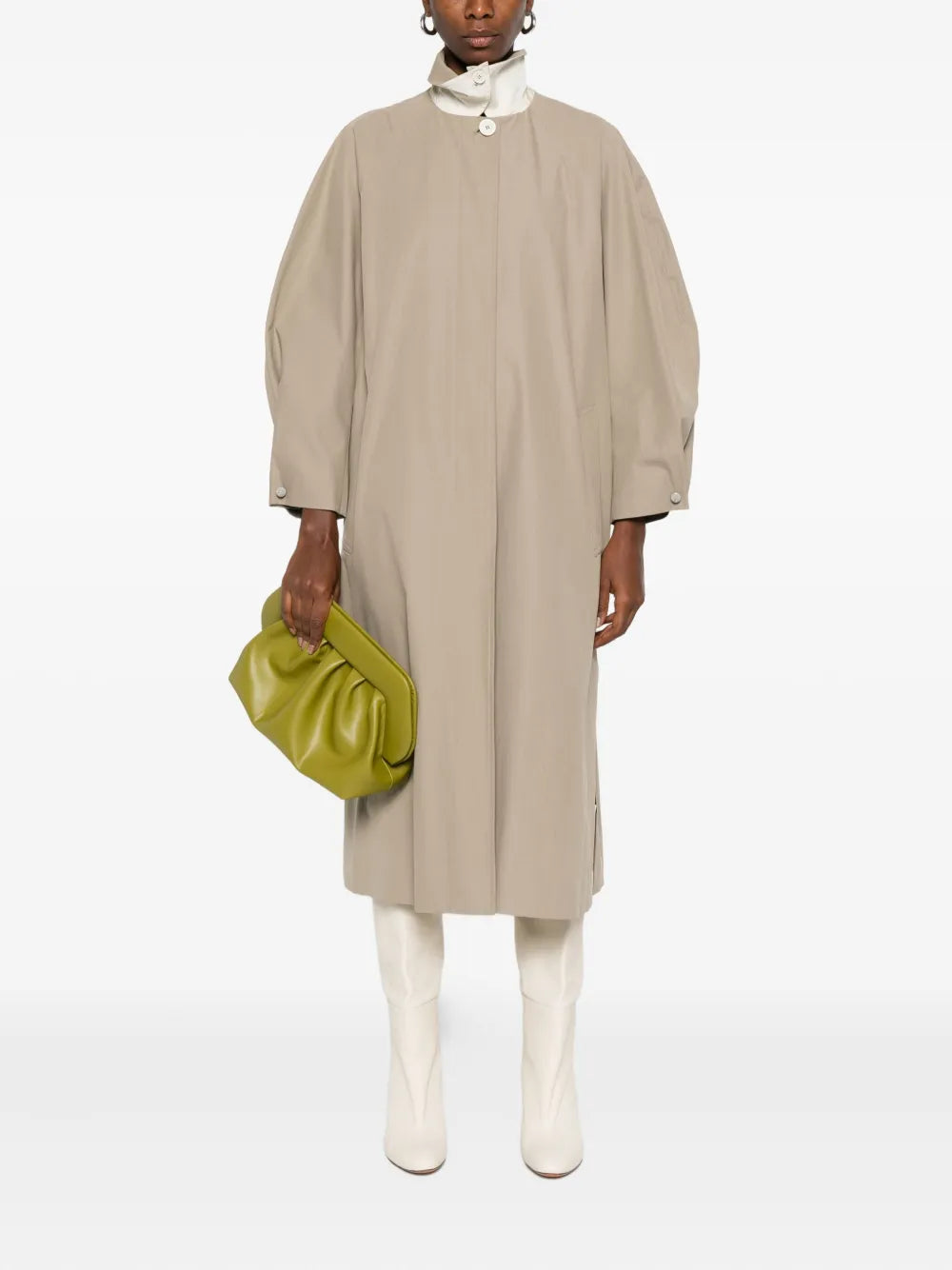 button-fastening raglan-sleeve coat
