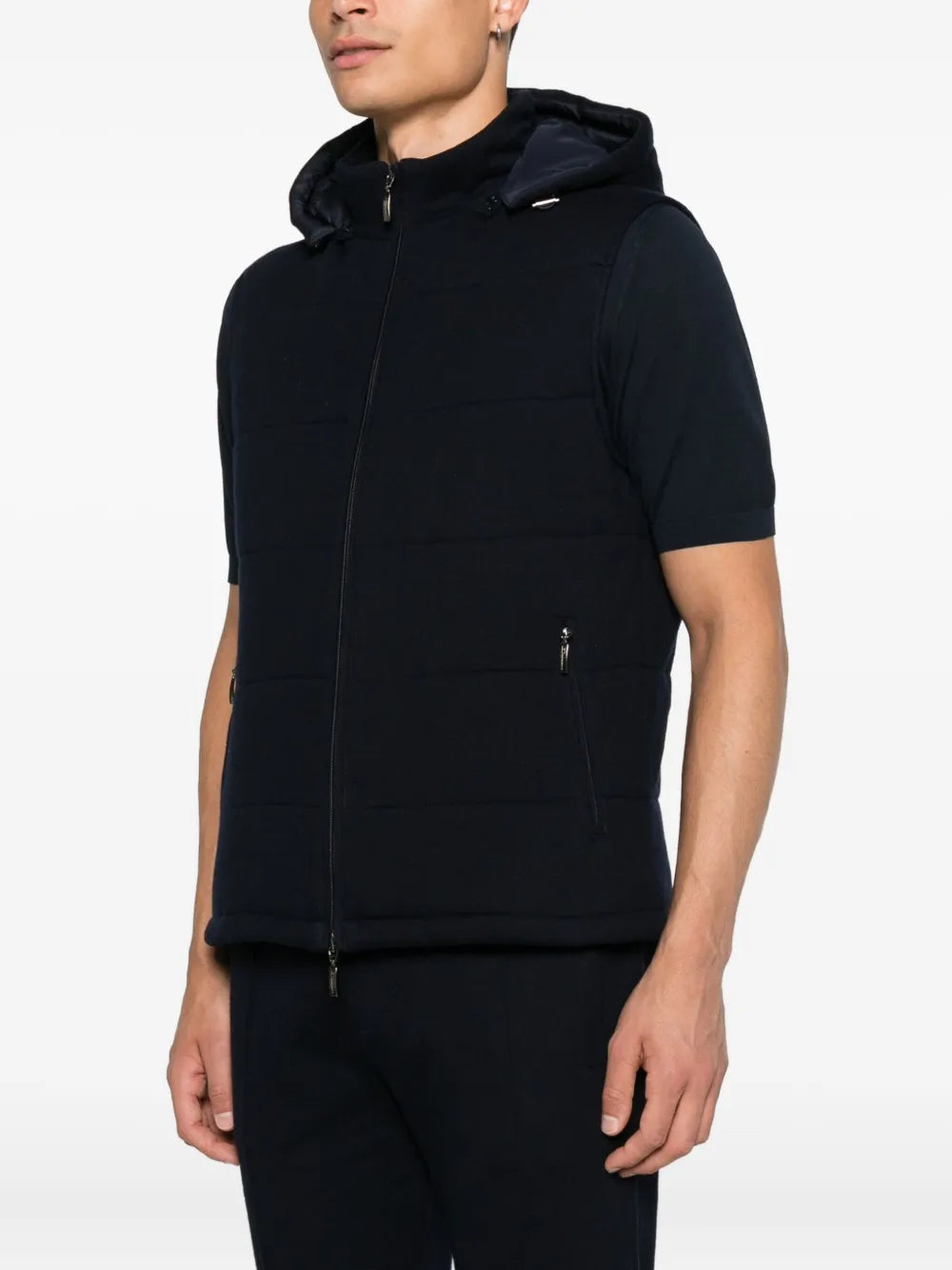 zip-fastening vest