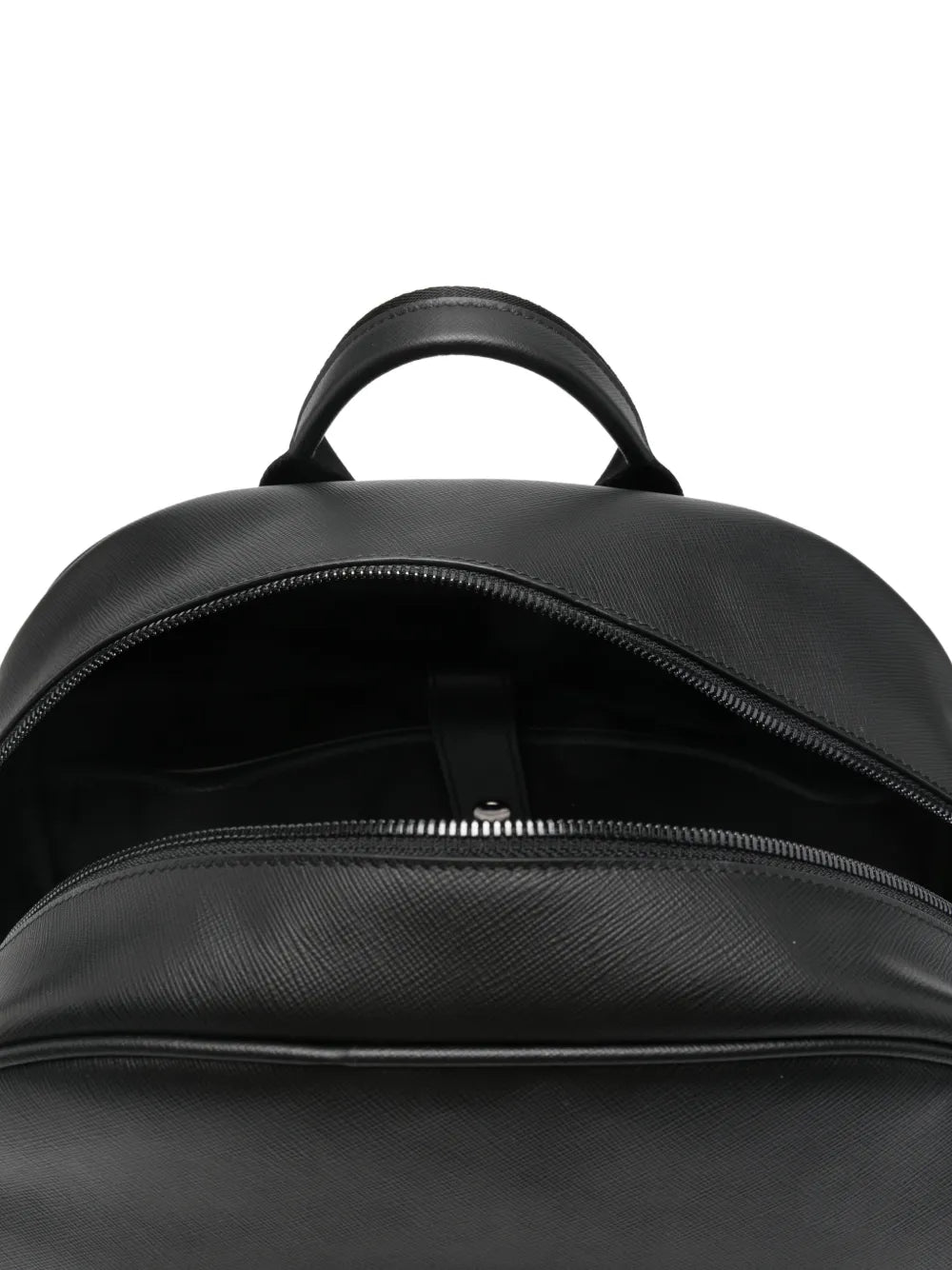 zip-fastening backpack