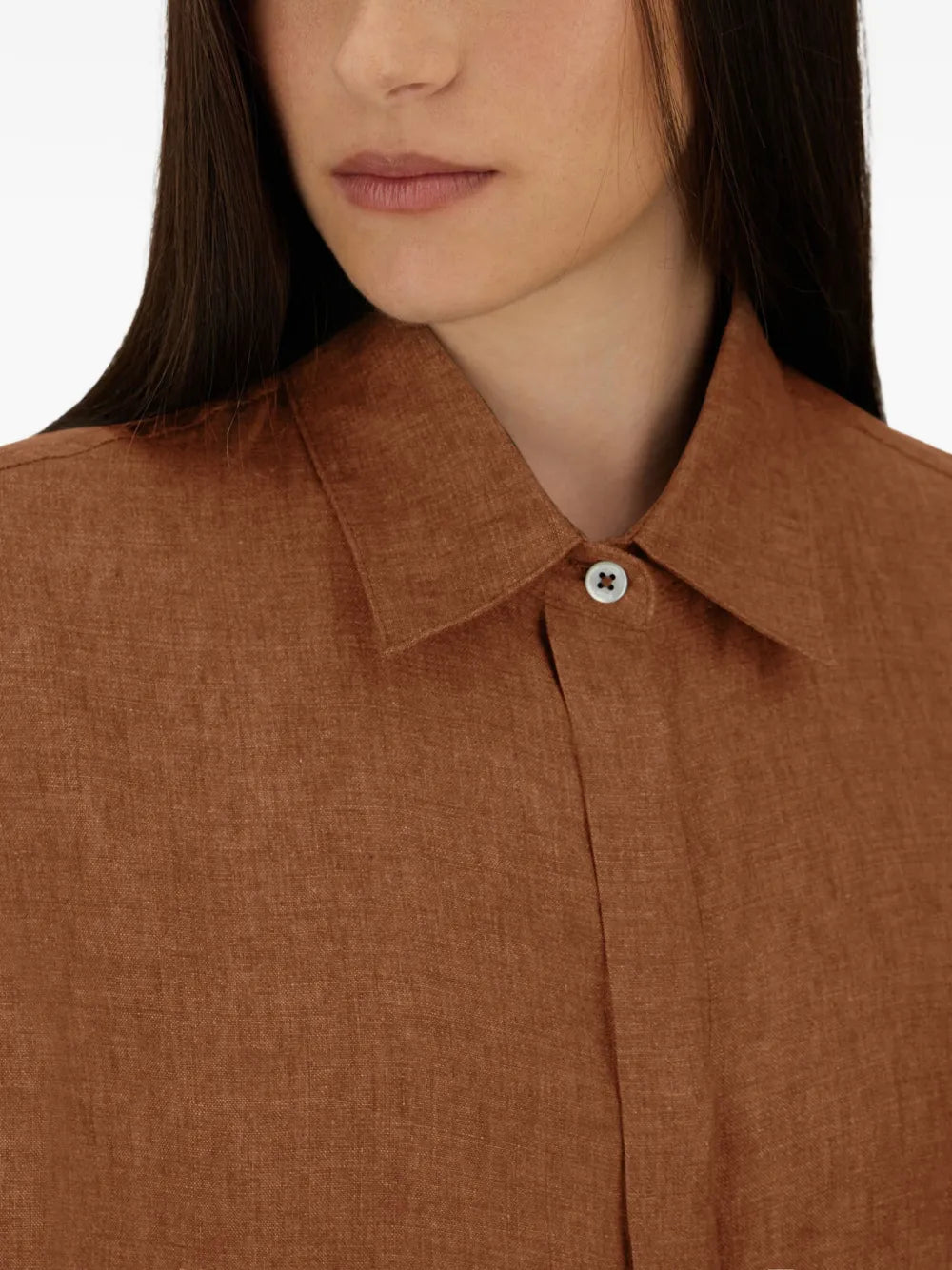 concealed-fastening sleeveless shirt