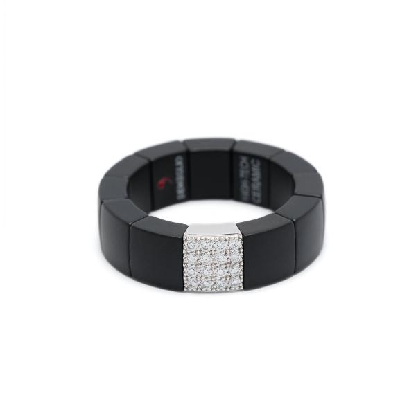 18kt white gold diamond ring