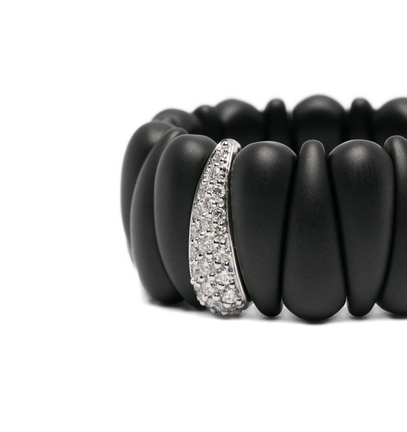 18kt white gold diamonds ring