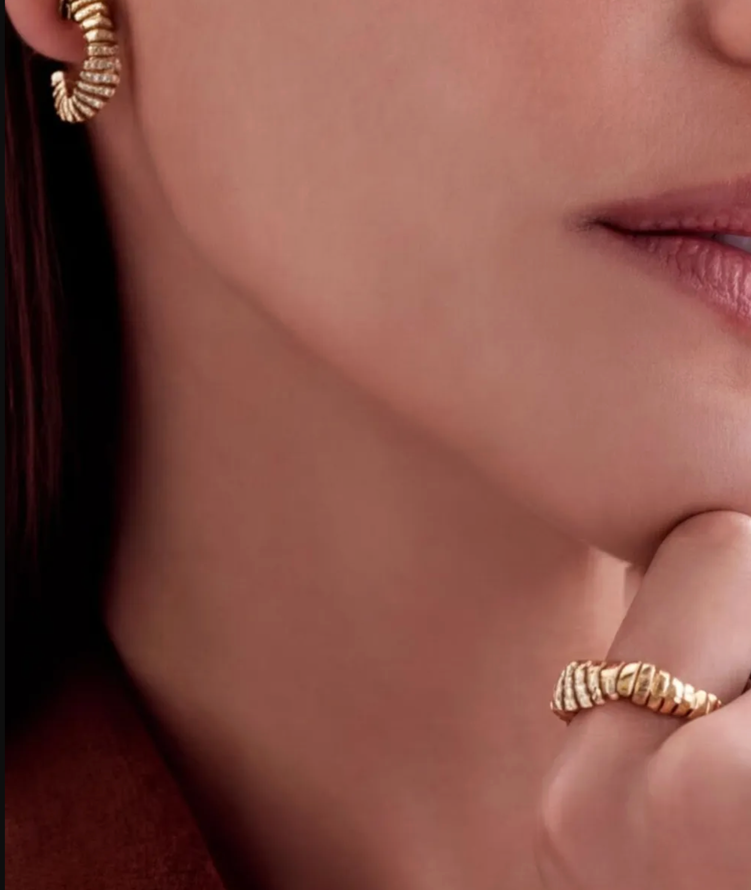 Crescendo diamond hoop earrings