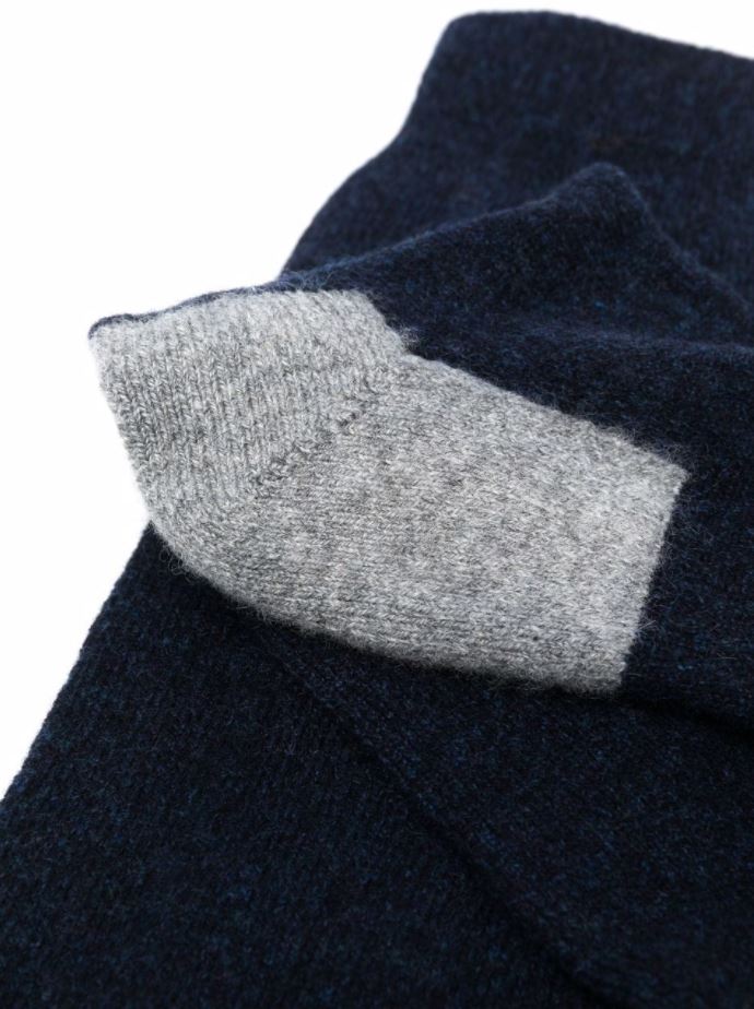 Contrasting-panel socks
