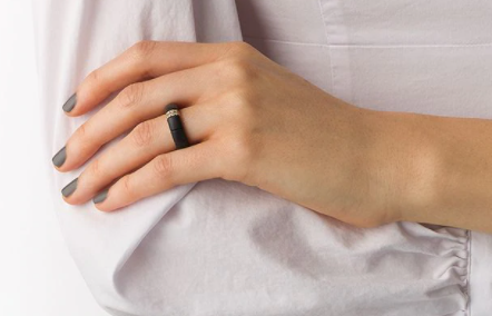 18kt rose gold, diamond and black ceramic Pura ring